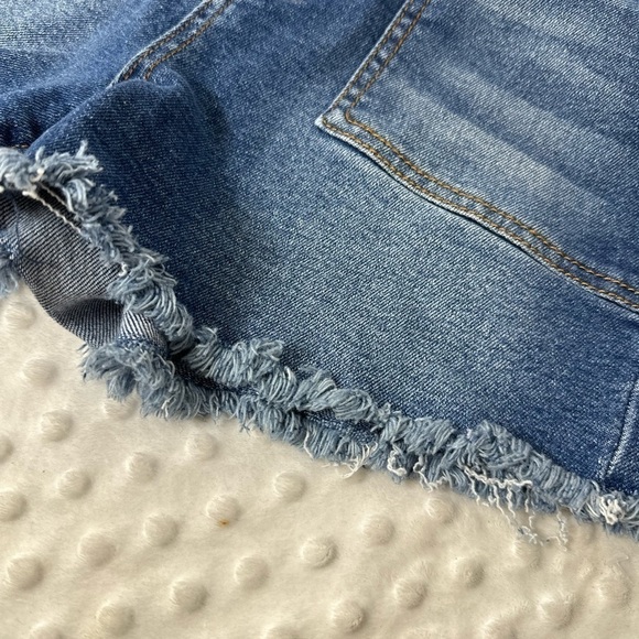 Ymi 𝅺ymi solid HighWaisted Denim Shorts with a distressed hem! - Picture 7 of 8